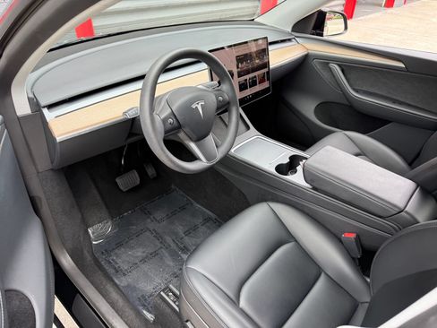 Used 2023 Tesla Model Y AWD image 17