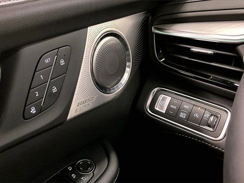 Used 2025 Buick Enclave Avenir w/ Super Cruise Package image 37