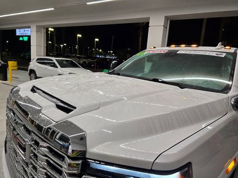Used 2024 GMC Sierra 3500 Denali w/ Denali Reserve Package AWD/4WD image 12