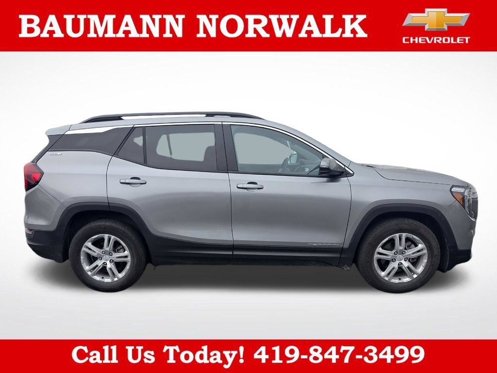 Used 2024 GMC Terrain SLE w/ Driver Convenience Package FWD image 7
