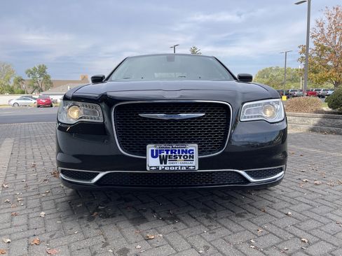 Used 2022 Chrysler 300 Touring image 9