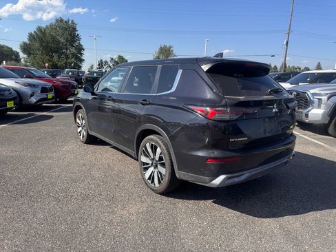 Used 2025 Mitsubishi Outlander AWD image 2