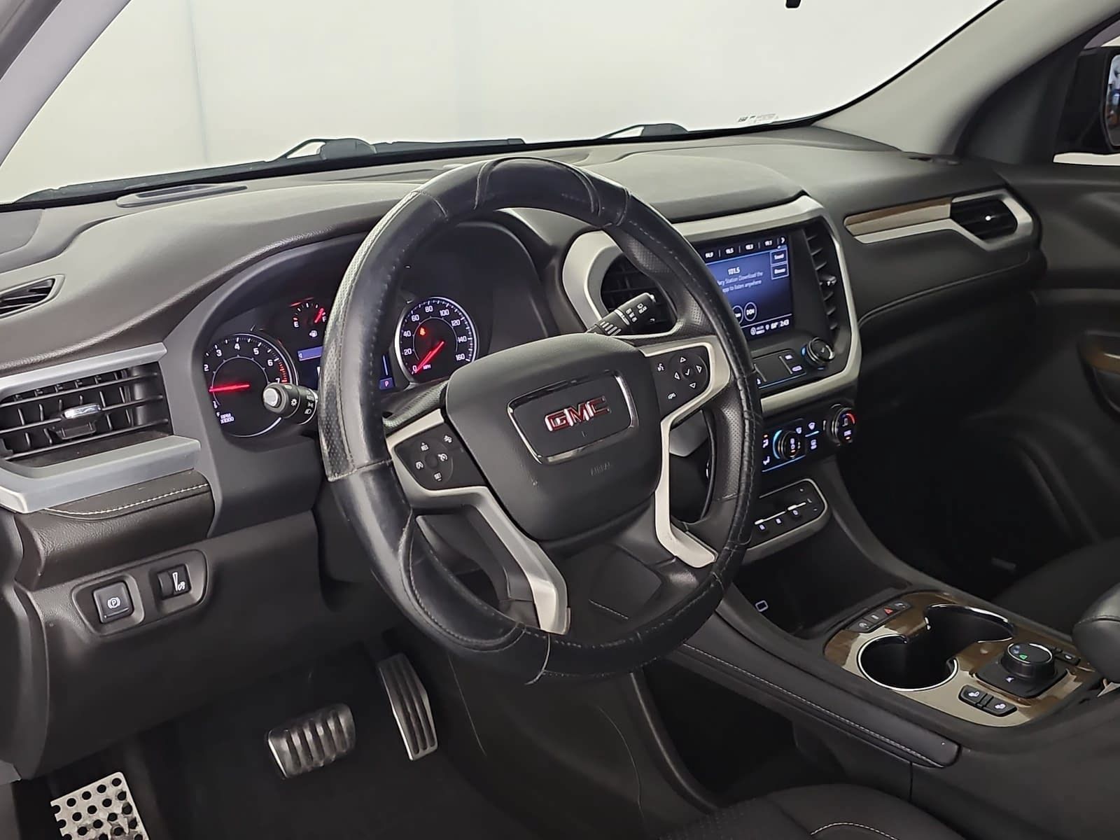 Used 2023 GMC Acadia SLE w/ Driver Convenience Package FWD image 16