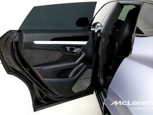 Used 2019 Lamborghini Urus image 17