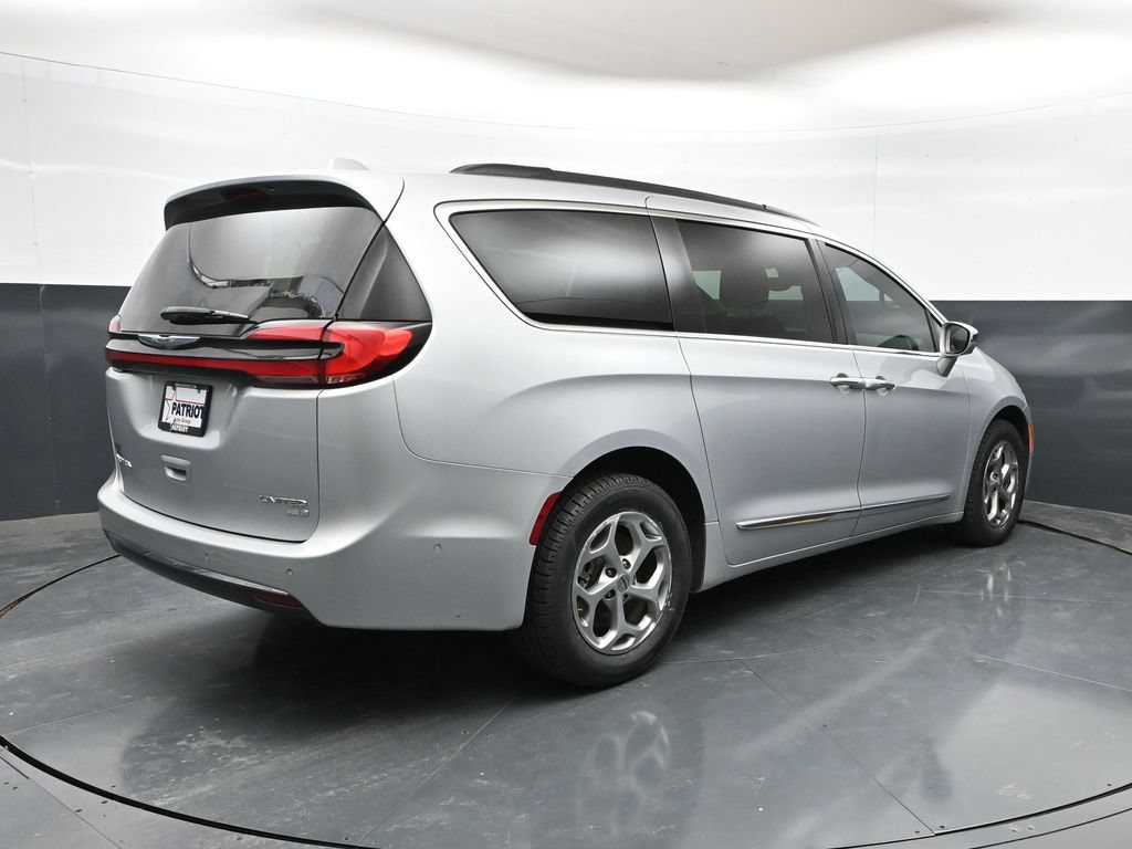 Used 2022 Chrysler Pacifica Limited AWD/4WD image 31