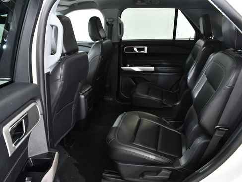Used 2023 Ford Explorer XLT w/ Equipment Group 202A AWD/4WD image 16