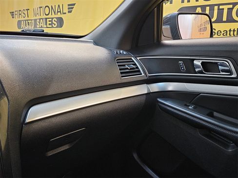 Used 2017 Ford Explorer XLT w/ Equipment Group 202A image 29