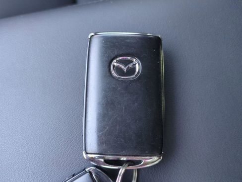 Used 2021 MAZDA MAZDA3 s image 24