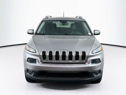 Used 2018 Jeep Cherokee Latitude Plus w/ Comfort/Convenience Group AWD/4WD image 2