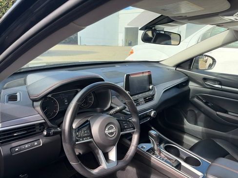 Used 2024 Nissan Altima 2.5 SR FWD image 9
