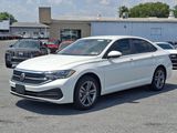 Used 2023 Volkswagen Jetta SE image 3
