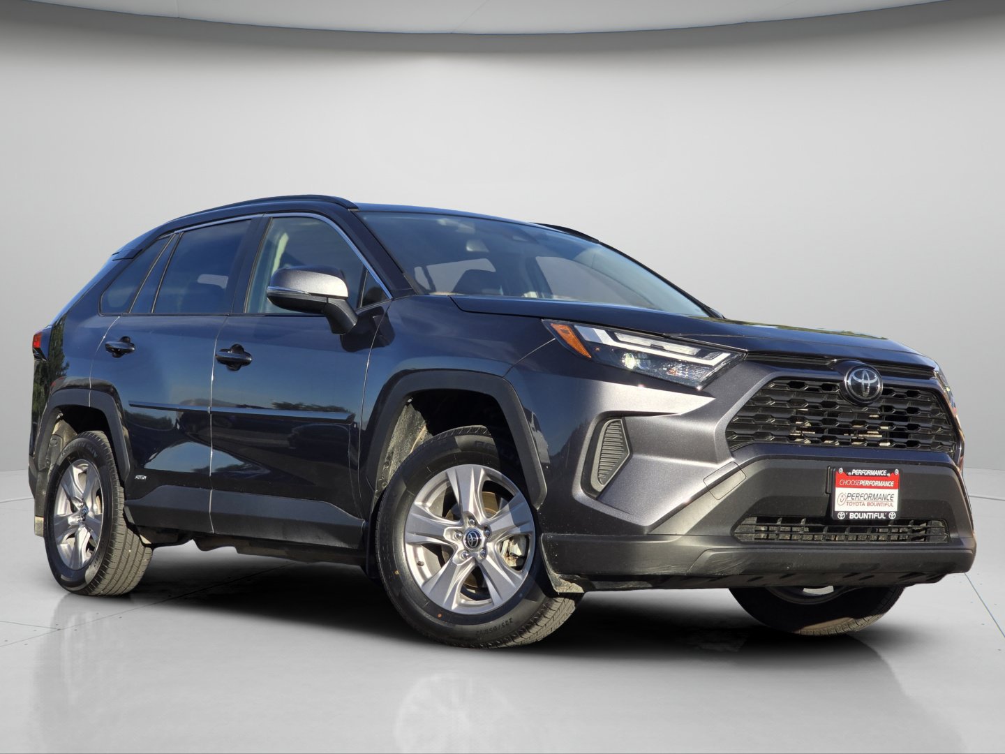Used 2025 Toyota RAV4 XLE AWD/4WD image 2