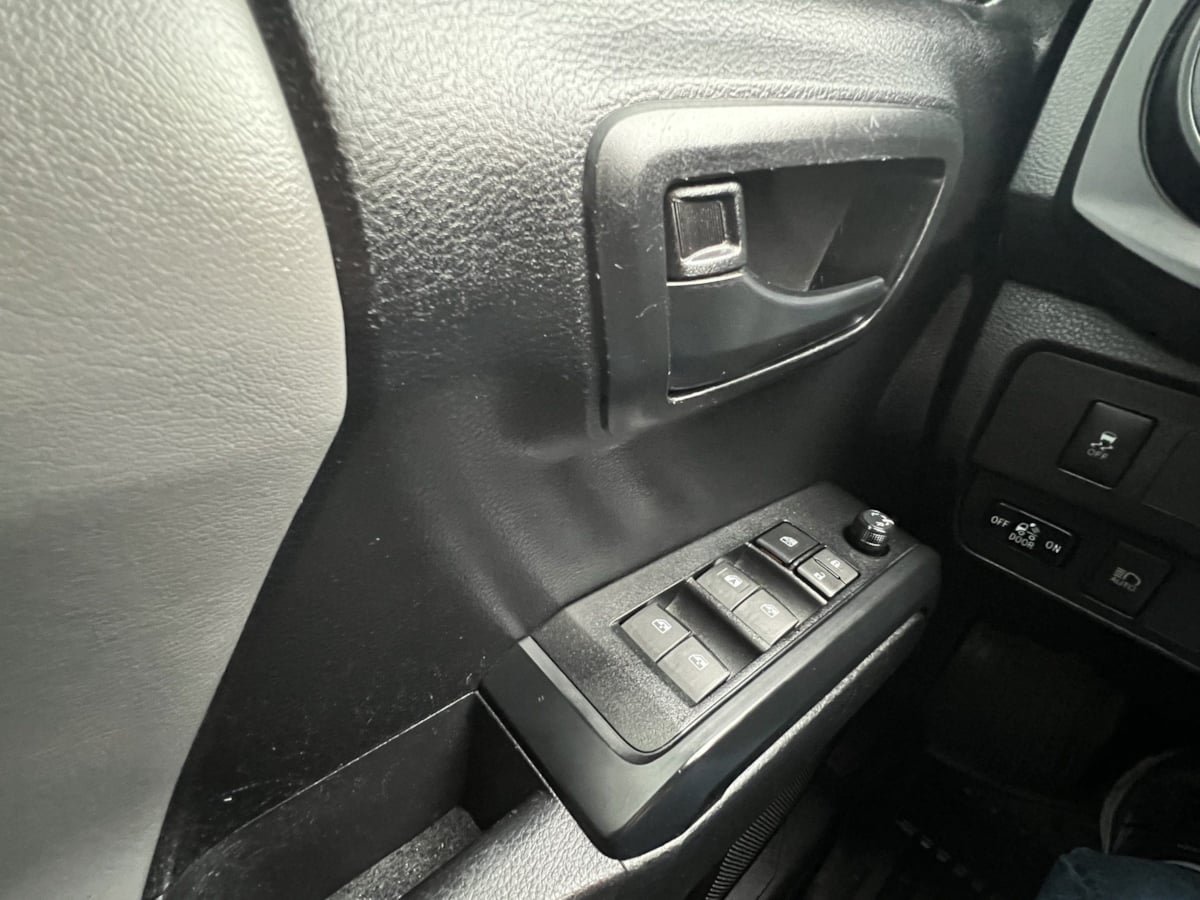 Used 2021 Toyota Tacoma SR AWD/4WD image 33