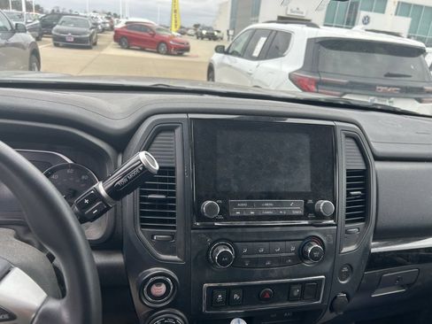 Used 2023 Nissan Titan SV image 6