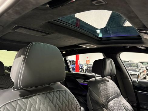 Used 2022 BMW M760i xDrive w/ Luxury Rear Seating Package AWD/4WD image 57