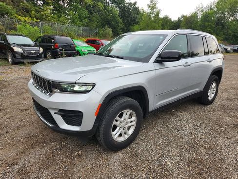 Used 2024 Jeep Grand Cherokee Laredo AWD/4WD image 1