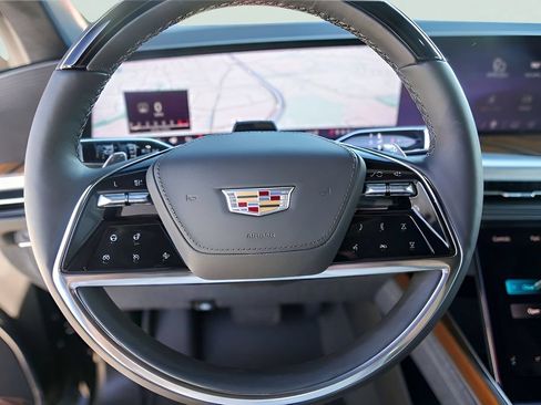 Used 2025 Cadillac Escalade Sport Platinum w/ LPO, Floor Liner Package AWD/4WD image 8
