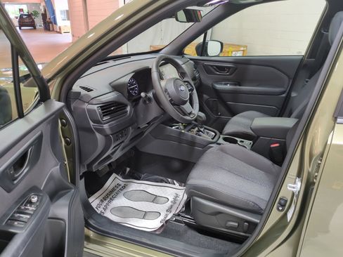 Used 2025 Subaru Forester Premium AWD/4WD image 15