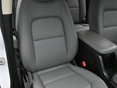 Used 2022 Chevrolet Colorado W/T image 16