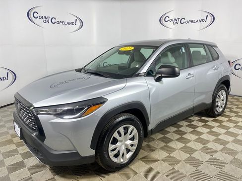 Certified 2023 Toyota Corolla Cross L image 3