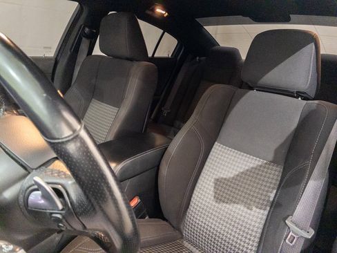 Used 2019 Dodge Charger SXT w/ Blacktop Package image 13