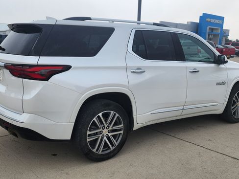 Used 2023 Chevrolet Traverse High Country AWD/4WD image 4