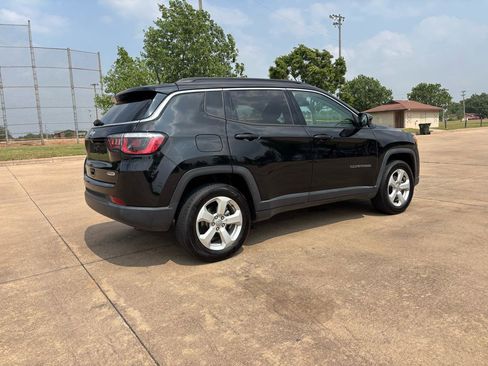 Used 2017 Jeep Compass Latitude w/ Cold Weather Group AWD/4WD image 24