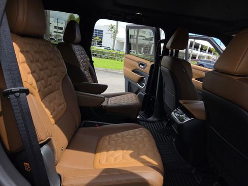 Used 2025 Nissan Armada Platinum Reserve image 25