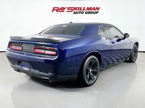 Used 2016 Dodge Challenger SXT image 7