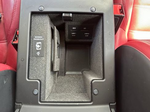 Certified 2024 Porsche Macan AWD/4WD image 33