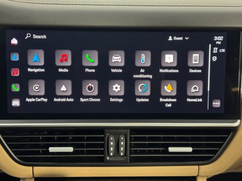 Used 2022 Porsche Cayenne S Platinum w/ Premium Package Plus image 26