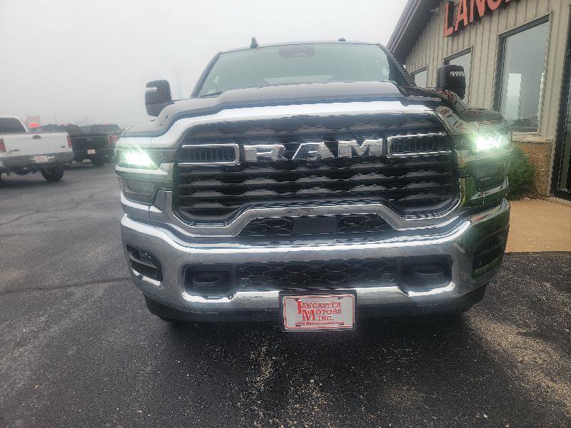 Used 2025 RAM 2500 Big Horn AWD/4WD image 3