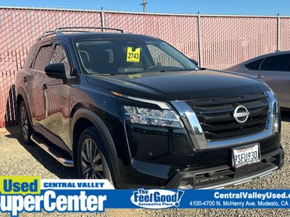 Used 2024 Nissan Pathfinder SL w/ SL Premium Package
