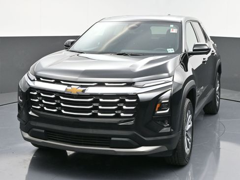 Used 2025 Chevrolet Equinox LT w/ Safety and Technology Package image 3