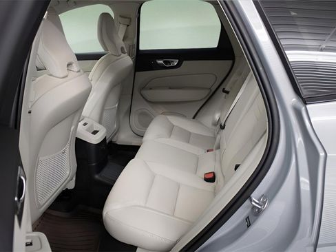 Certified 2024 Volvo XC60 T8 Ultimate w/ Protection Package Premier image 16