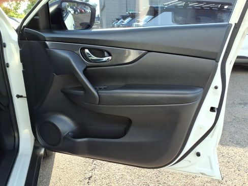 Used 2017 Nissan Rogue SV w/ SV Premium Package AWD/4WD image 30