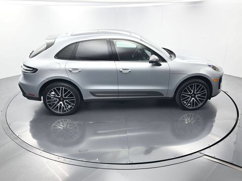 Certified 2025 Porsche Macan AWD/4WD image 42