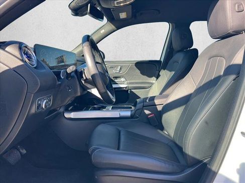 Used 2024 Mercedes-Benz GLB 250 4MATIC image 15