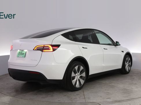 Used 2022 Tesla Model Y Long Range AWD/4WD image 3