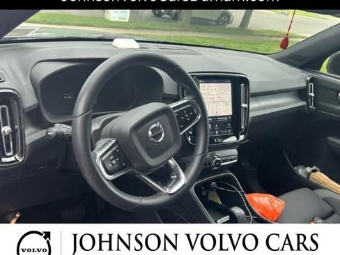 Used 2023 Volvo XC40 Recharge Core AWD/4WD image 9