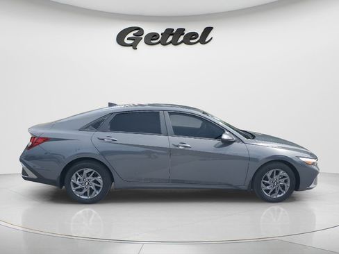 Certified 2024 Hyundai Elantra SEL FWD image 4