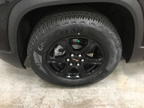 Used 2023 GMC Acadia AT4 w/ Trailering Package AWD/4WD image 5