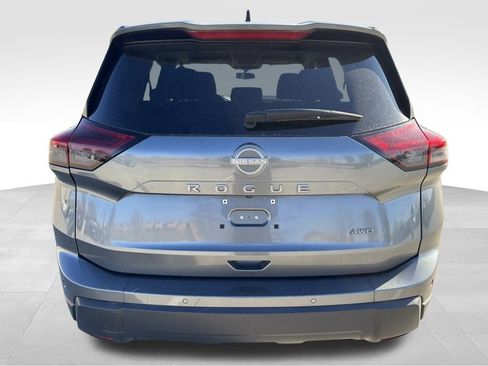 Used 2024 Nissan Rogue S image 7