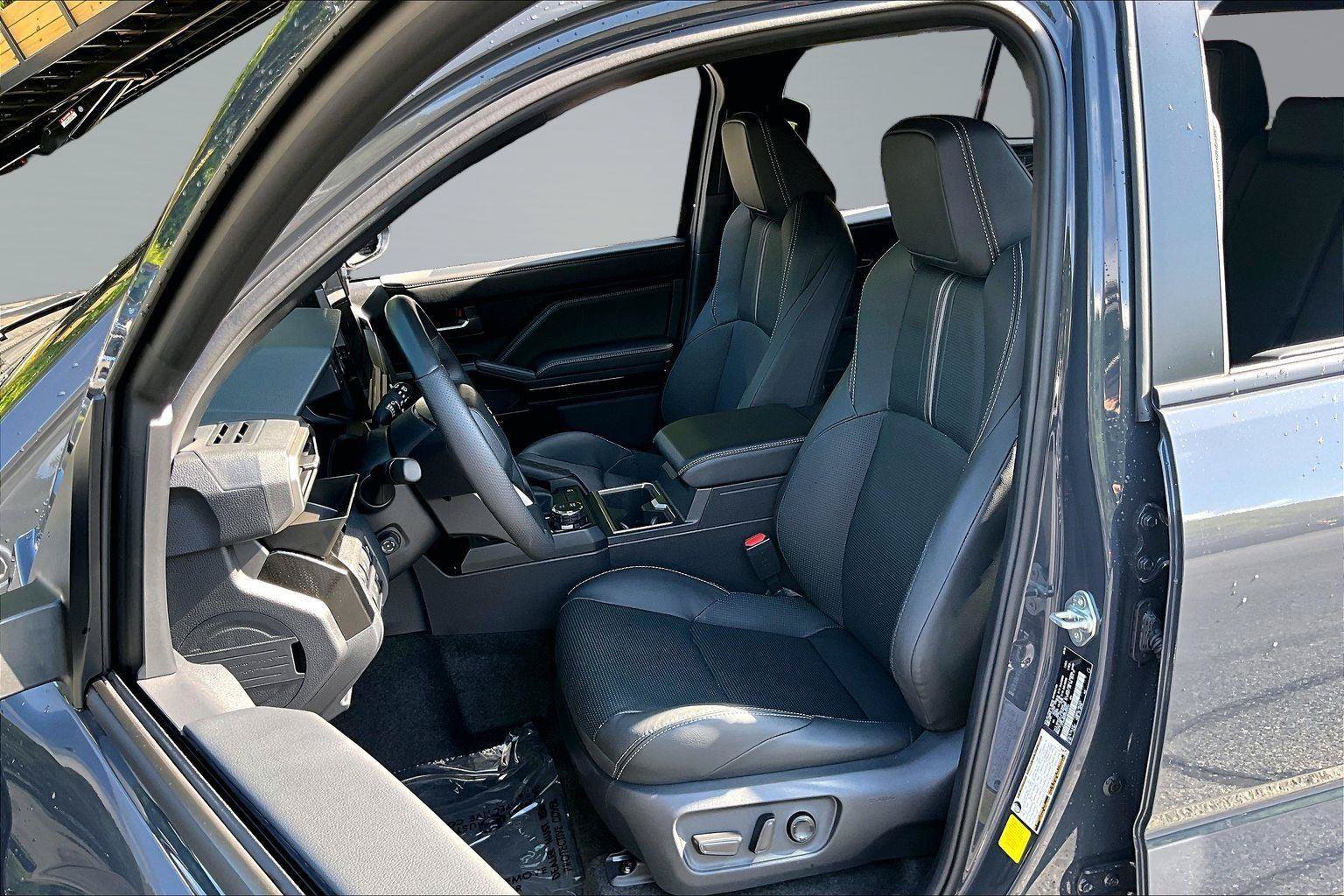 Used 2025 Toyota 4Runner Limited AWD/4WD image 25
