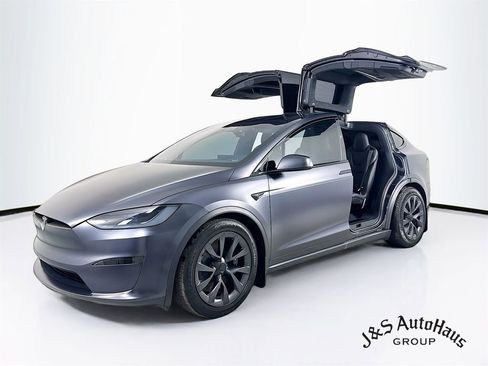 Used 2025 Tesla Model X Base image 3