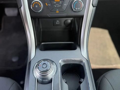 Used 2017 Ford Fusion SE FWD image 15