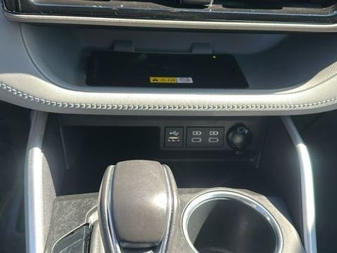 Used 2023 Toyota Highlander XLE AWD/4WD image 12