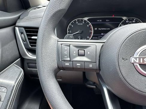 Used 2024 Nissan Rogue SV FWD image 29