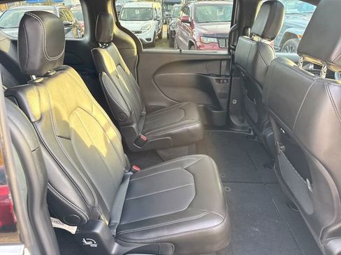 New 2026 Chrysler Pacifica Select image 10