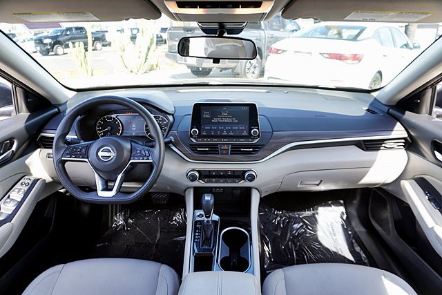 Used 2024 Nissan Altima 2.5 SV FWD image 27